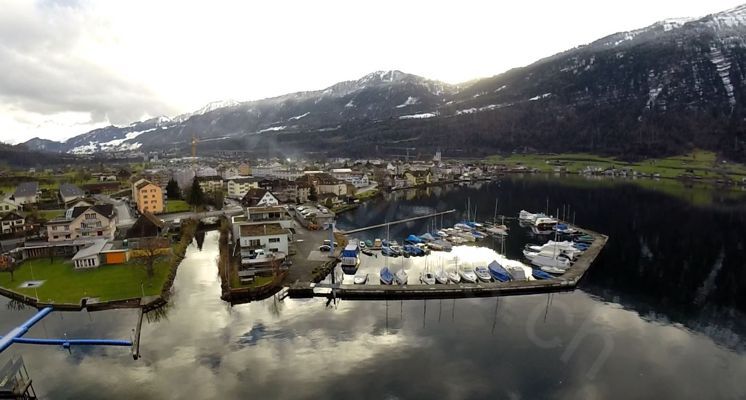 Luftbild in Arth über dem Zugersee
